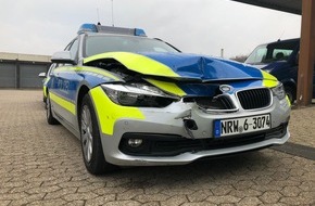 Polizei Hagen: POL-HA: Verfolgungsfahrt mit Pickup - Streifenwagen gerammt