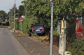 Polizei Mettmann: POL-ME: Unter Drogen stehender Autofahrer landet in Vorgarten - Monheim - 1908032