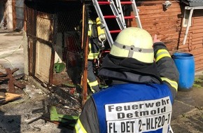 Feuerwehr Detmold: FW-DT: Brennender Schuppen und Türöffnung