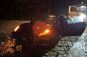 Kreispolizeibehörde Borken: POL-BOR: Reken-Bahnhof - Mit geraubtem Ferrari Unfall verursacht