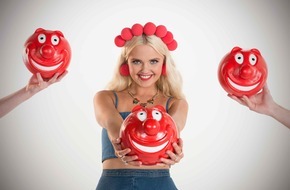 ProSieben: Der RED NOSE DAY 2015 wird strange: Bonnie geht irre Tattoo-Wette ein - bei "taff" auf ProSieben.