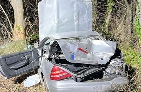 Polizei Gelsenkirchen: POL-GE: Betrunkener f&auml;hrt in Stra&szlig;engraben und verletzt sich leicht
