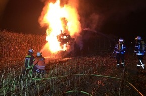 Polizeiinspektion Nienburg / Schaumburg: POL-NI: Maishäcksler geht in Flammen auf / Totalschaden