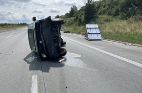 Autobahnpolizeiinspektion: API-TH: Vollsperrung aufgrund eines umgekippten Transporters - vom Unfallverursacher fehlt jede Spur