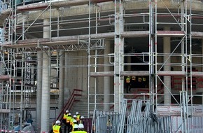 Hauptzollamt Ulm: HZA-UL: Zoll überprüft Arbeiter auf Großbaustelle in Oberkochen