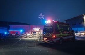 Freiwillige Feuerwehr Menden: FW Menden: Starke Rauchentwickung in Industriehalle