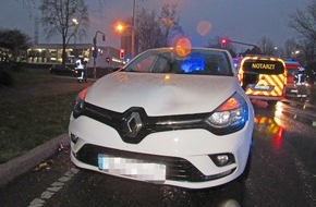 Polizei Mettmann: POL-ME: Seniorin bei Verkehrsunfall schwerstverletzt - Erkrath - 2012031