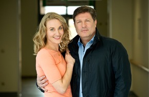 ARD Das Erste: Das Erste / Francis Fulton-Smith und Christina Athenstädt in "Familie Dr. Kleist": Drehstart für die siebte Staffel mit neuer Hauptdarstellerin