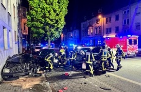 Feuerwehr Bochum: FW-BO: Schwerer Verkehrsunfall auf der Herner Straße in Riemke - Vorbildliche Ersthelfer aber auch Probleme durch Schaulustige