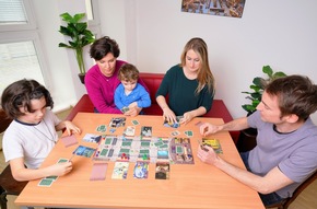 Drei nominierte Piatnik Spiele für den "Deutschen Spielzeugpreis" 2023: April, April - Art Gallery - Ross, the Boss