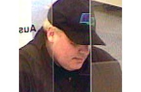 Polizei Düsseldorf: POL-D: Bankraub in Stadtmitte - Polizei fahndet mit Fotos aus der Überwachungskamera Ihre Veröffentlichungen von heute, 22. November 2007