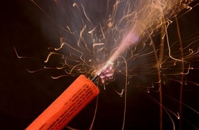 Hauptzollamt Schweinfurt: HZA-SW: Hauptzollamt Schweinfurt warnt vor Gefahren bei Silvesterfeuerwerk - Schon beim Kauf auf Sicherheit achten