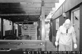 POL-WOB: Brandstiftungen in Kleingärten - Polizei fahndet mit Foto nach Täter POL-WOB: Brandstiftungen in Kleingärten - Polizei fahndet mit Foto nach Täter