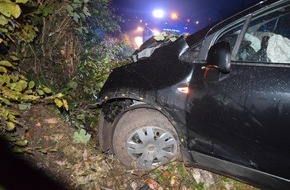 Kreispolizeibehörde Herford: POL-HF: PKW schleudert in Graben- Fahrer verletzt