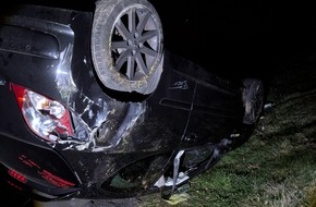 Kreispolizeibeh&ouml;rde Oberbergischer Kreis: POL-GM: Auto &uuml;berschl&auml;gt sich - Fahrer leicht verletzt