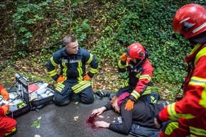 FW-Heiligenhaus: Busunfall und andere Katastrophen (Meldung 24/2017)