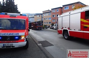 Feuerwehr Plettenberg: FW-PL: OT-Holthausen und Stadtmitte. Überraschender Besuch der Feuerwehr für Mieterin in der Dürerstraße und ausgelöster Brandmelder in Industriebetrieb.