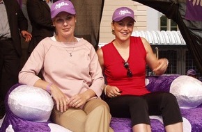 Kraft Foods Schweiz AG: Sonja Nef mit lila Helm - Milka und die Schweizer Riesenslalomkönigin arbeiten ab nun gemeinsam
