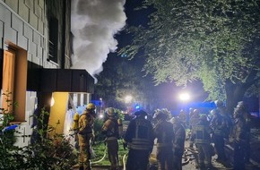 Freiwillige Feuerwehr Menden: FW Menden: Mehrfache Menschenrettungs aus Wohnhaus