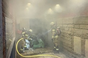 Feuerwehr Stuttgart: FW Stuttgart: Brand in Müllraum führt zu starker Rauchentwicklung