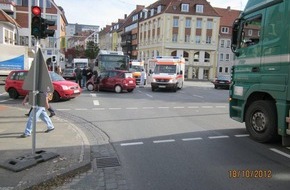 Polizeiinspektion Hildesheim: POL-HI: Fünf leichtverletzte Personen nach Unfall mit Stadtbus