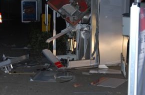 Polizeidirektion Göttingen: POL-GOE: (537/2012) Unbekannte sprengen freistehenden Geldautomaten - Gerät komplett zerstört, Tresor unbeschädigt