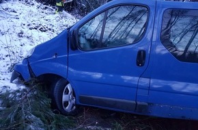 Freiwillige Feuerwehr Borgentreich: FW Borgentreich: Unfall eines PKW im Bühne L838