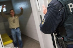 Bundespolizeidirektion Sankt Augustin: BPOL NRW: Bahnfahren ohne Maske und Benehmen - Bundespolizisten durch Heranwachsenden massiv beleidigt und bedroht