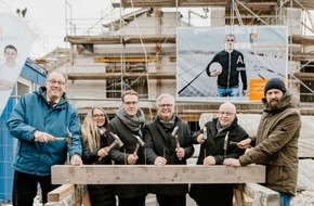 Gebäude- und Wohnungsbaugesellschaft Wernigerode mbH: Richtfest für "Sonnenhaus" erlaubt Blick in die Zukunft des Bauens in Wernigerode