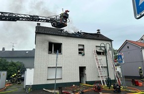 Freiwillige Feuerwehr Sankt Augustin: FW Sankt Augustin: Sieben Verletzte bei brennendem Wohnhaus