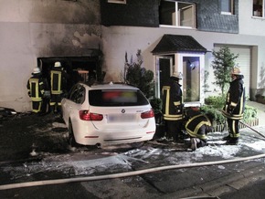 FW-AR: PKW-Brand greift in Arnsberg-Müschede auf Wohngebäude über