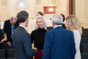 „Klare Regeln und Aufklärung“: Parlamentarischer Abend des ZZF mit Polit-Talk zu Qualzuchten