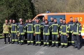 Feuerwehr VG Asbach: FW VG Asbach: Start in der Feuerwehr: 14 neue Mitglieder absolvieren Einführungslehrgang
