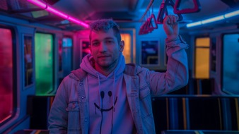 i&u TV Produktion GmbH: YouTube-Star Rezo startet mit erstem Format auf Amazon Freevee: FAKE TRAIN - die spannende Gameshow rund um Fake News und Desinformation mit prominenten Gästen