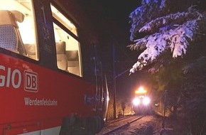 Bundespolizeidirektion München: Bundespolizeidirektion München: Triebfahrzeugführer bringt Regionalbahn rechtzeitig zum Stehen / Züge stehen sich auf eingleisiger Strecke gegenüber - Fahrgäste evakuiert