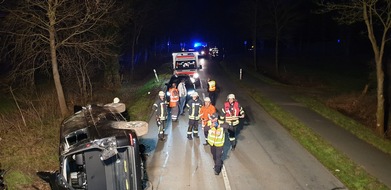 Freiwillige Feuerwehr Gemeinde Schiffdorf: FFW Schiffdorf: PKW gerät in Seitengraben - K63 voll gesperrt