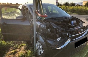 Polizei Minden-Lübbecke: POL-MI: Auto prallt gegen Güterzug: Vierköpfige Familie bleibt unverletzt