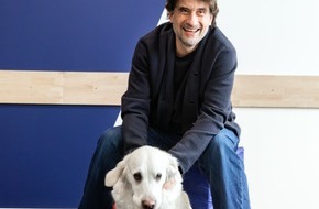 Johanniter Unfall Hilfe e.V.: Prominente Unterstützung für Johanniter-Lesehunde / Schauspieler Oliver Mommsen übernimmt Lesehundepatenschaft