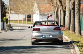 HUK-COBURG: Mit Saisonkennzeichen Fahrzeug günstig versichern