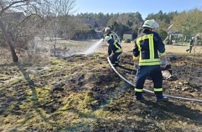 Freiwillige Feuerwehr Südheide: FW Südheide: Unerlaubtes verbrennen von Müll löst Flächenbrand in Unterlüß aus