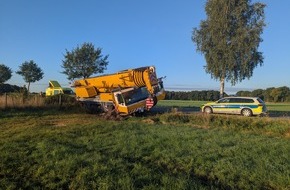 Polizeiinspektion Stade: POL-STD: Einbrecher dringen gleich zweimal in Verkaufswagen am Lühe-Anleger ein, Unbekannter entwendet Tasche mit Papieren und Bargeld aus Rettungswagen, Autokran kommt beim Ausweichen von der Straße ab