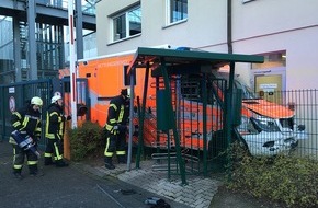 Feuerwehr Bergisch Gladbach: FW-GL: Rettungswagen der Feuerwehr Bergisch Gladbach im Einsatz entwendet