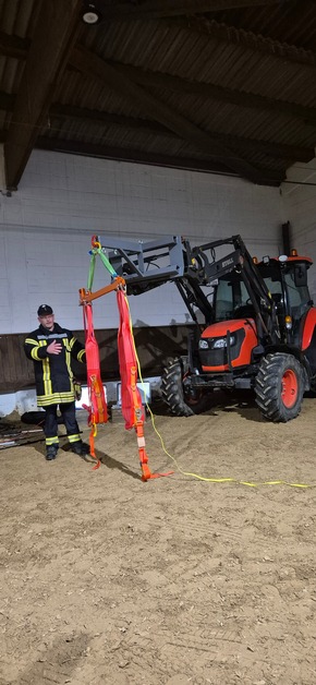 FW Schalksmühle: Feuerwehr trifft Pferd