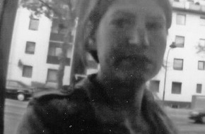 Polizei Düsseldorf: POL-D: Wer kennt die Geldabheberin?