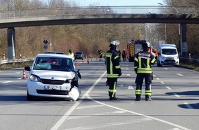 Feuerwehr Detmold: FW-DT: Verkehrsunfall auf dem "Nordring"