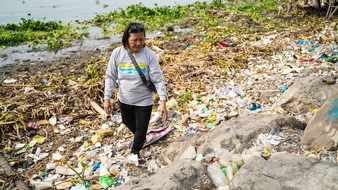 METRO AG: Die METRO Plastic Initiative vereint Kunden, Lieferanten und die Plastic Bank im Kampf gegen Plastikmüll auf dem Weg in die Ozeane