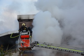 FW-MH: Feuer mit starker Rauchentwicklung im Stellwerk Mülheim-Styrum