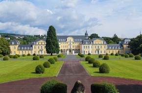Unterstützungsbereich der Bundeswehr - Presse- und Informationszentrum: Feierlicher Appell und Serenade anlässlich der Kommandoübergabe des Kommandos Regionale Sanitätsdienstliche Unterstützung (Kdo RegSanUstg) in Diez am 19. Mai 2025.