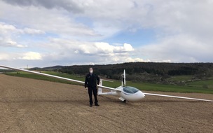 Polizeipräsidium Westpfalz: POL-PPWP: Segelflieger landet außerplanmäßig