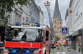 Feuerwehr und Rettungsdienst Bonn: FW-BN: Aufmerksamer Nachbar alarmiert die Feuerwehr zu Küchenbrand
